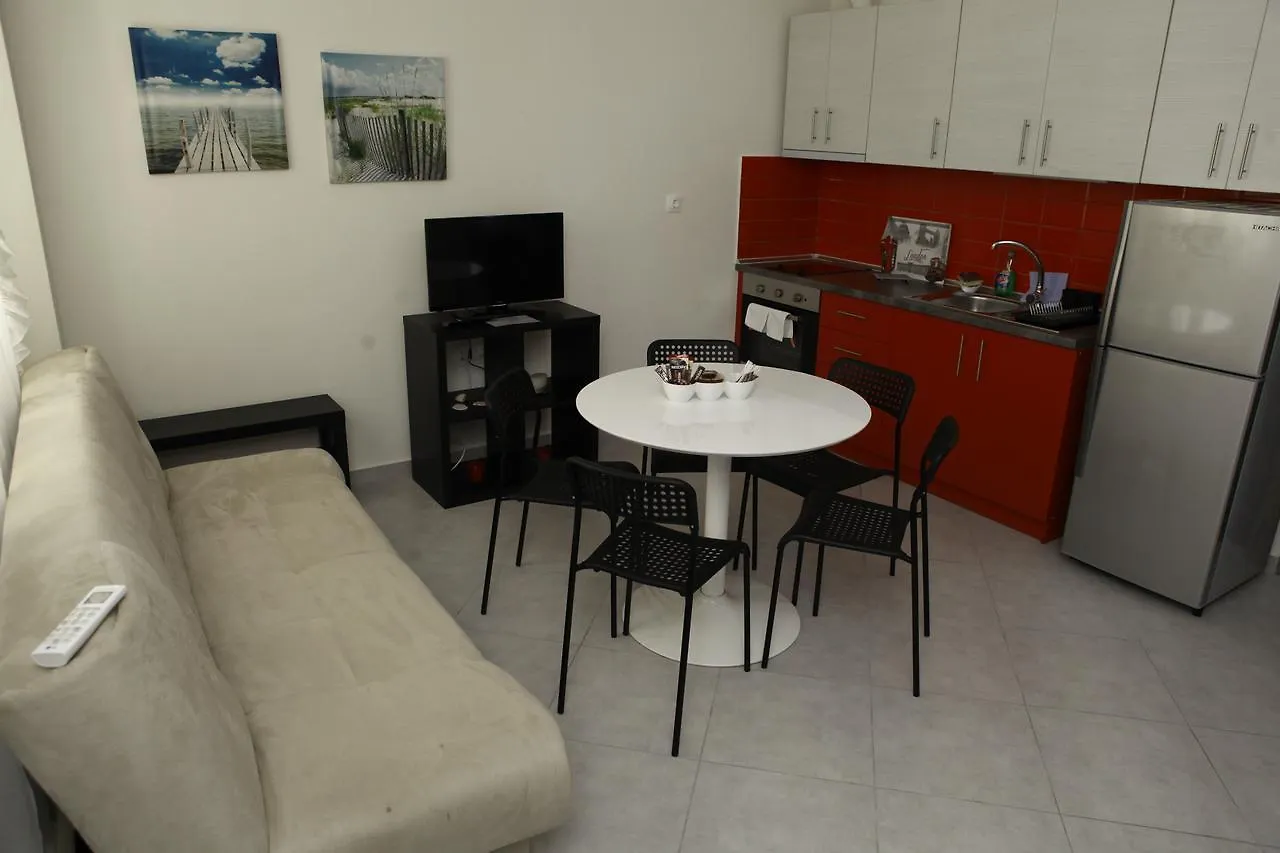 Kentrikon Suites Polychrono Apartment